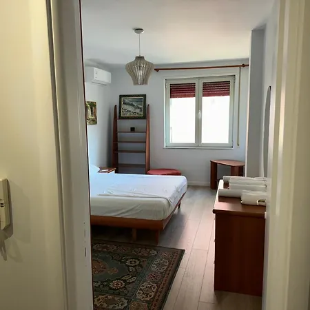 Tranquil Urban Apartament *